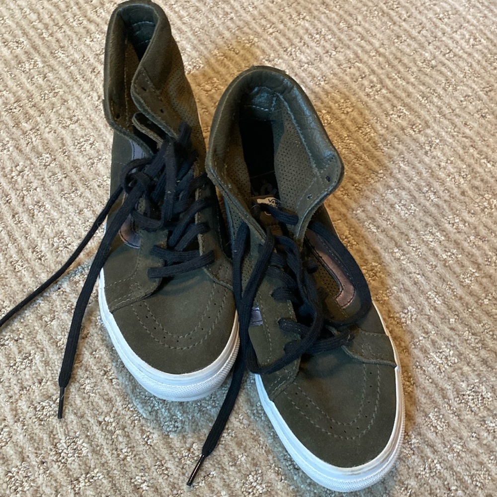 NWOB Suede green high top vans